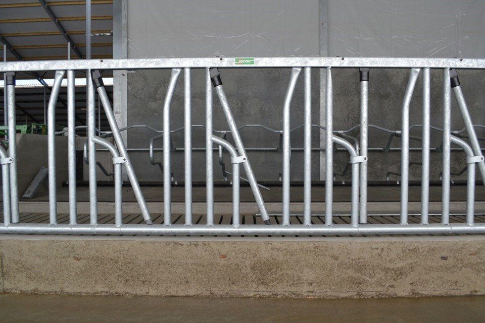 Zelfsluitend voerhek Spinder